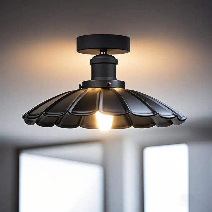 Suspension luminaire fleur sculptée en métal au design élégant