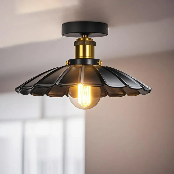 Suspension luminaire fleur sculptée en métal au design élégant