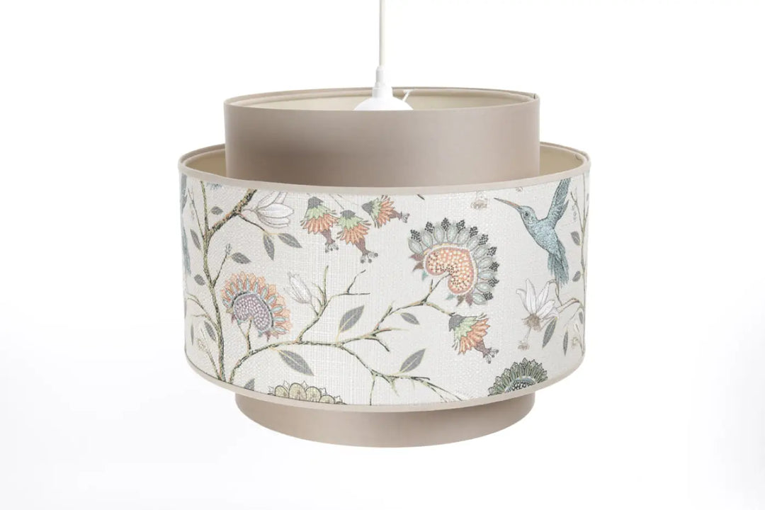 Suspension luminaire doblo beige avec abat-jour cylindrique fleurie beige à motif botanique et colibri pastel