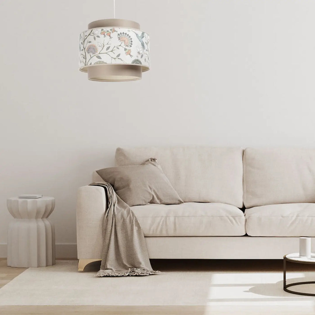 Suspension luminaire doblo avec abat-jour en tissu beige crème à motif fleurie beige délicat et accents métalliques