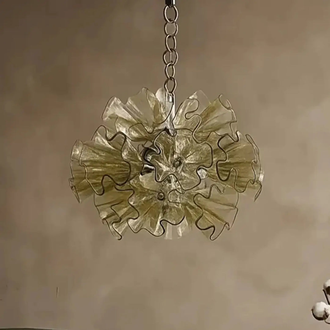 Suspension luminaire en verre vert olive translucide à couches ondulées, élément décoratif pour une ambiance douce