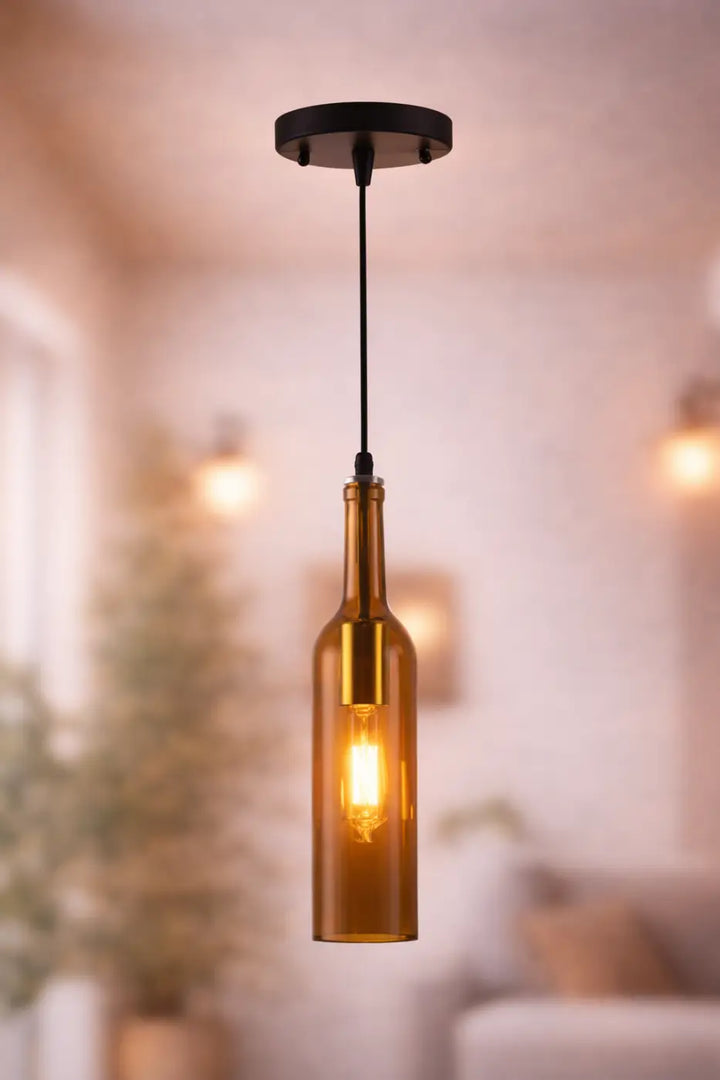 Suspension luminaire aria en verre ambré avec collier en métal finition laiton et fixation noire bouteilles colorées