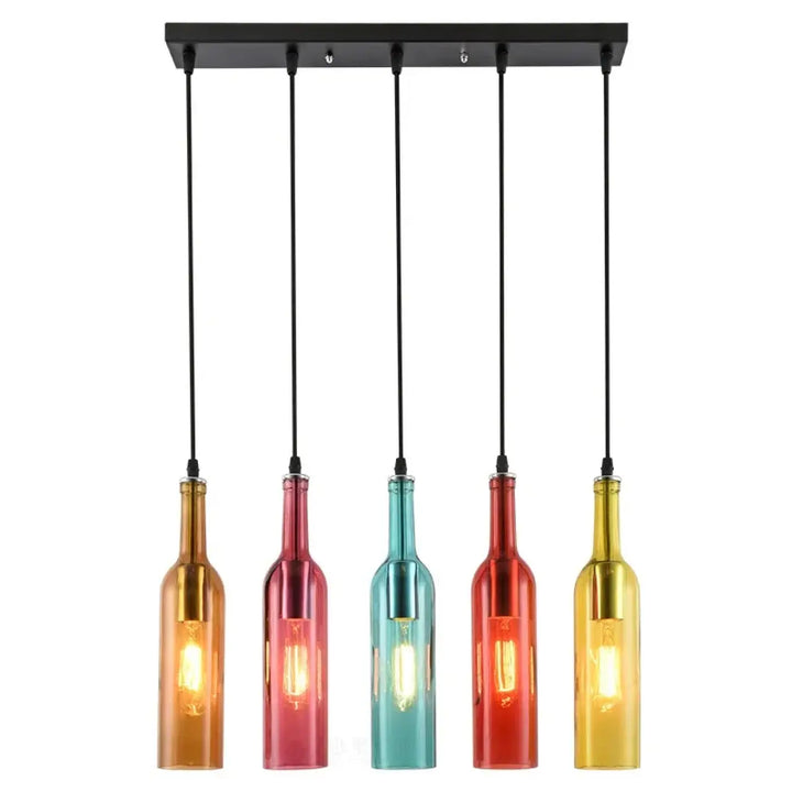 Suspension luminaire bouteille colorée avec cinq teintes distinctes en verre suspendue à une barre en métal noir