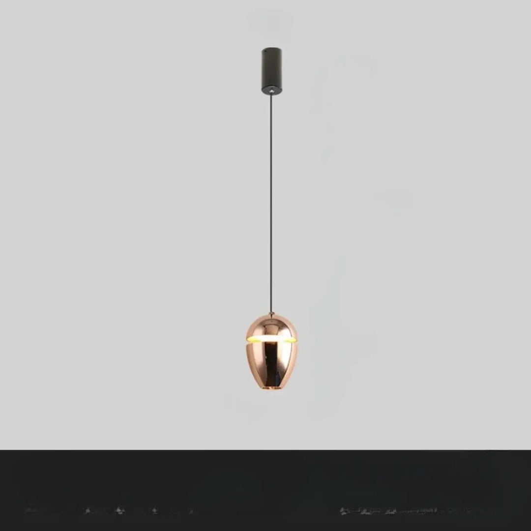 Suspension luminaire ekorn style moderne avec finition cuivre et abat-jour en verre en forme de goutte, plus qu’un luminaire design