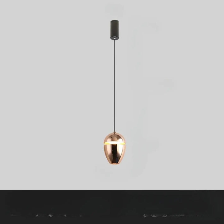 Suspension luminaire ekorn style moderne avec finition cuivre et abat-jour en verre en forme de goutte, plus qu’un luminaire design