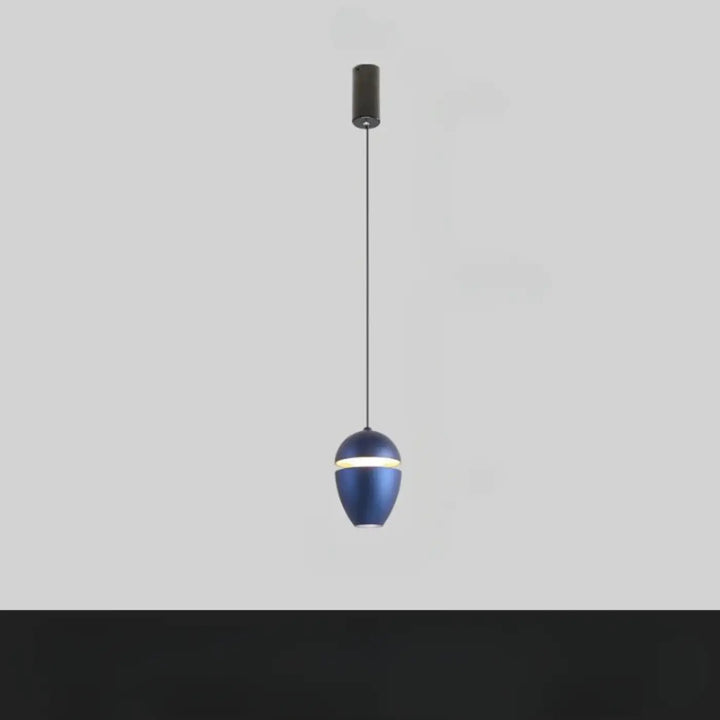 Suspension luminaire ekorn avec abat-jour en forme de goutte bleu profond et cordon noir design style moderne plus qu’un luminaire