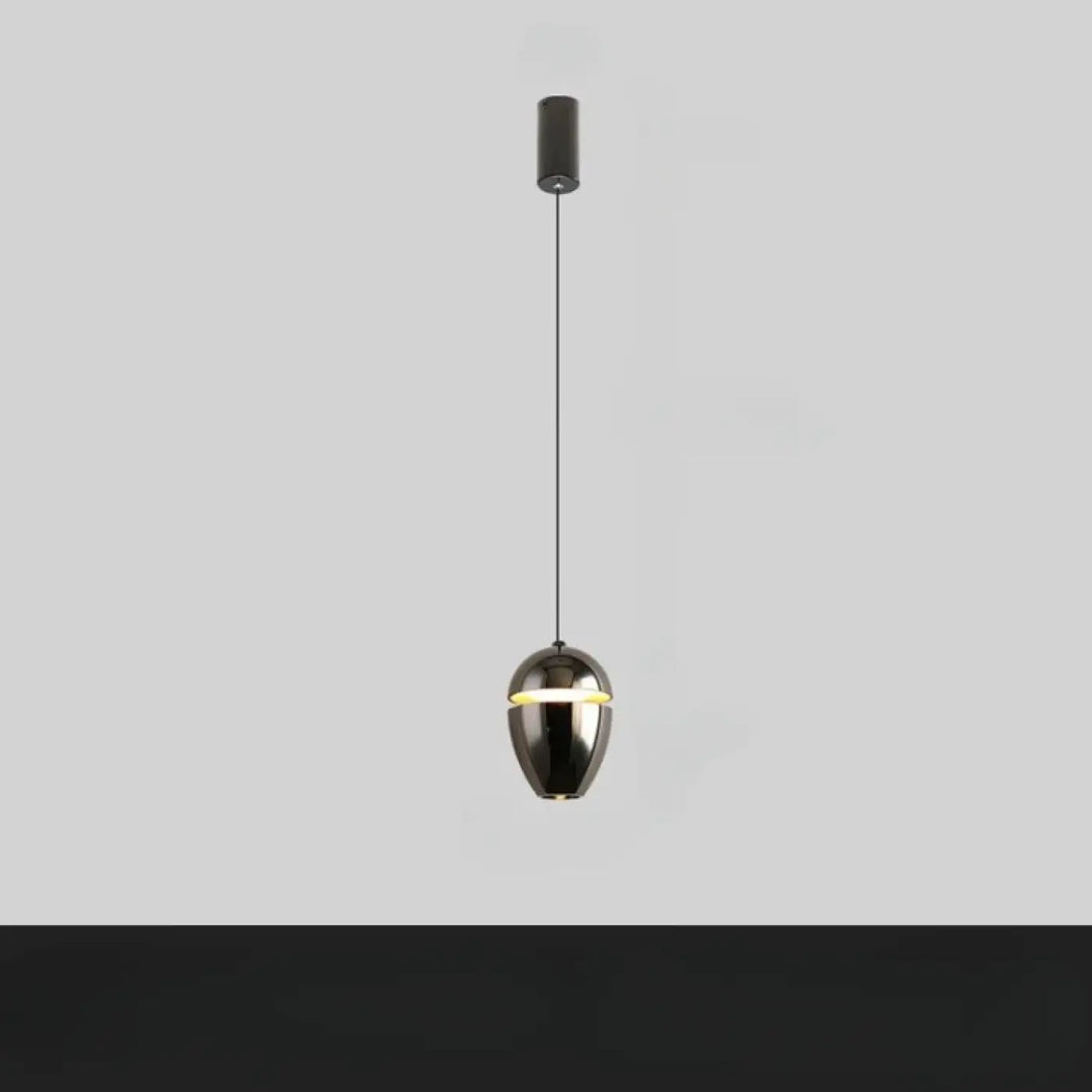 Suspension luminaire ekorn style moderne en finition métallique polie avec design noir en forme de goutte élégante
