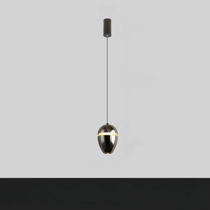 Suspension luminaire ekorn style moderne en finition métallique polie avec design noir en forme de goutte élégante