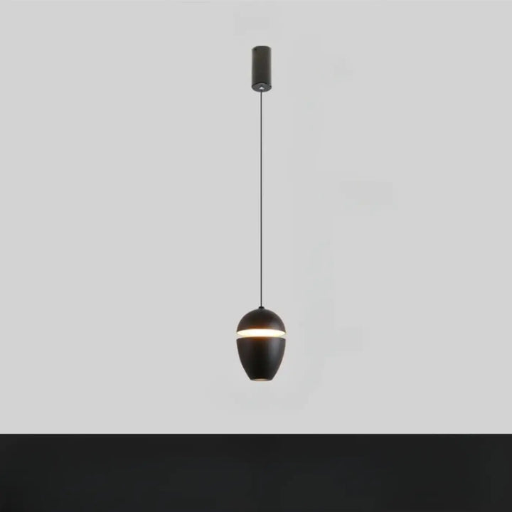 Suspension luminaire ekorn noir mat à finition moderne avec abat-jour goutte d’eau et bande lumineuse horizontale élégante style moderne plus qu’un luminaire