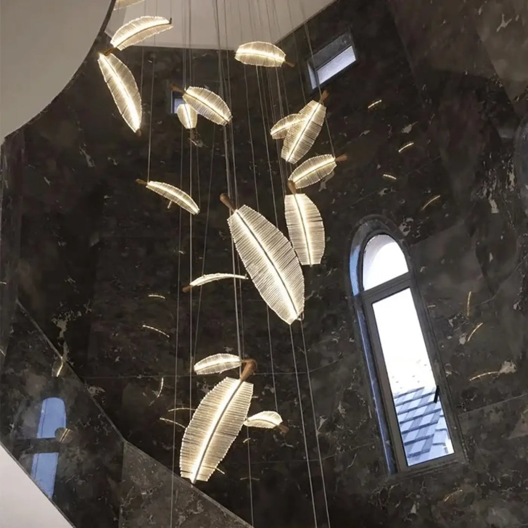 Suspension luminaire en forme de plume cristal et doré élégant