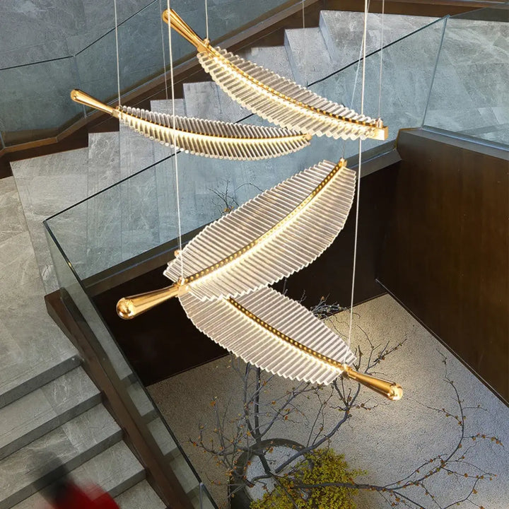 Suspension luminaire en forme de plume cristal et doré élégant