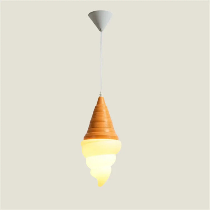 Suspension luminaire gelato en forme de glace italienne aux couleurs pastel avec partie boisée et abat-jour jaune translucide