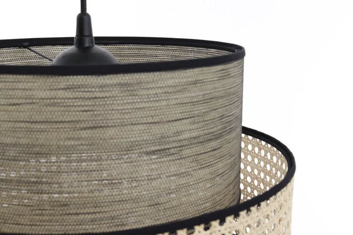 Suspension luminaire doblo rotin beige en rotin avec bordure noire et tiers perforé pour plafond