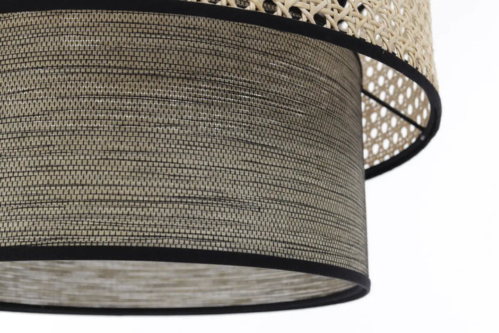 Suspension luminaire doblo rotin en rotin beige tressé avec bordure noire et design texturé pour éclairage plafond
