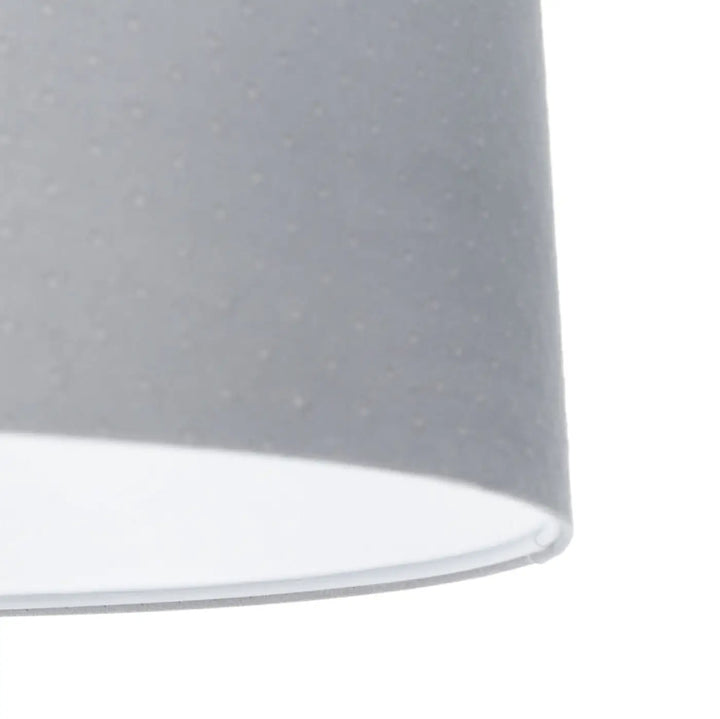 Suspension luminaire gris clair avec abat-jour texturé gris à finition mate et doublure intérieure blanche