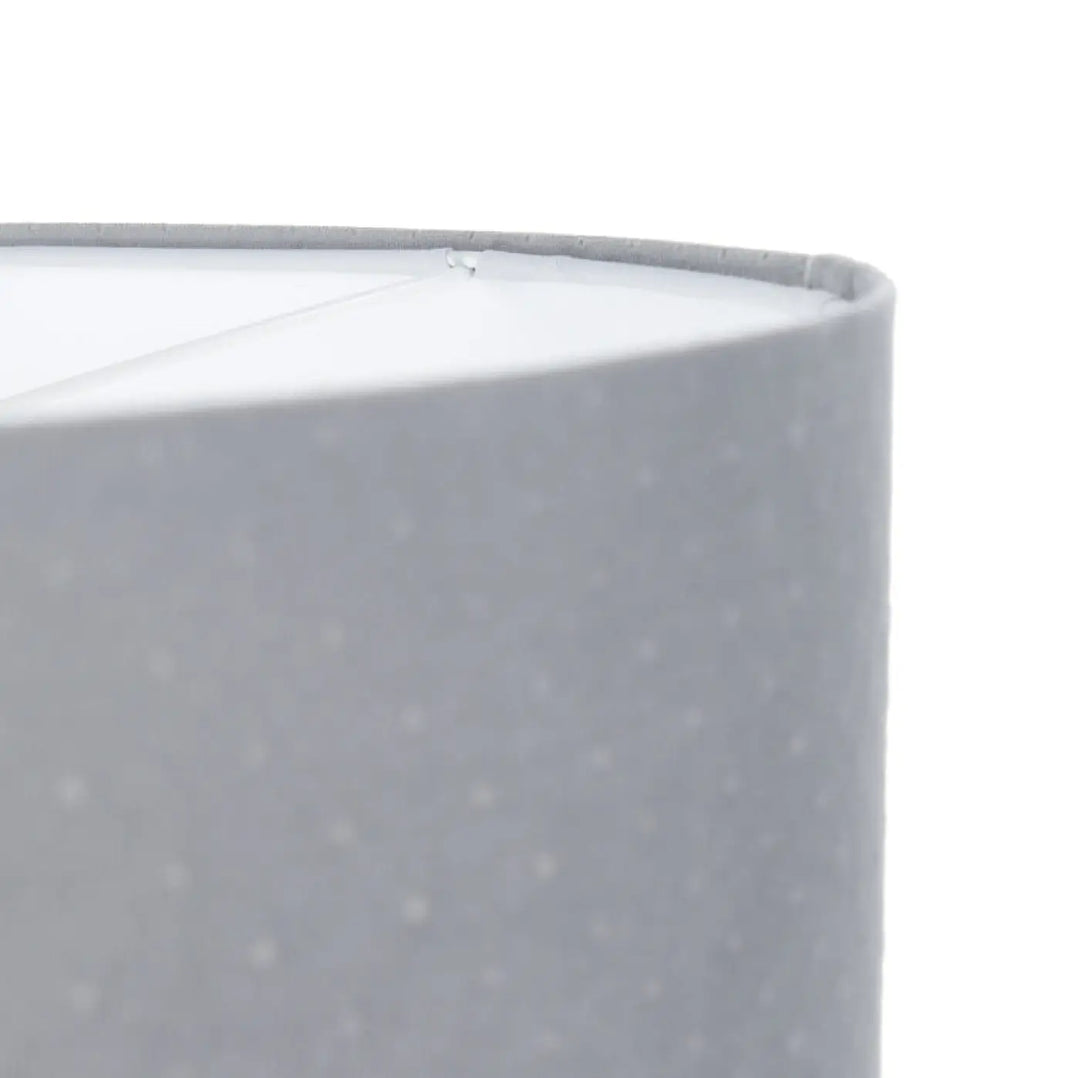 Suspension luminaire gris avec abat-jour gris clair texturé et fines taches blanches pour ambiance classique