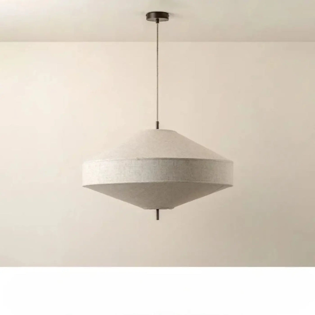 Suspension luminaire kosy en lin naturel avec abat-jour en tissu texturé écru et ferrures métalliques foncées