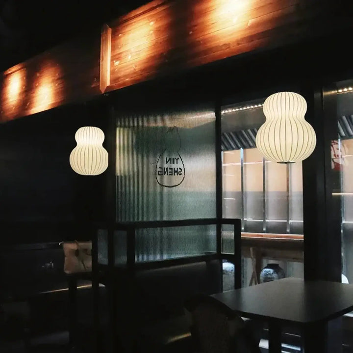 Suspension luminaire japonaise shoyo avec lanternes en papier en forme de gourde à luisance chaude et nervures verticales