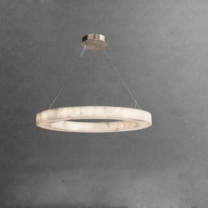 Suspension luminaire sylia avec anneau en marbre blanc poli et ferrures chromées ampoules sont-elles incluses