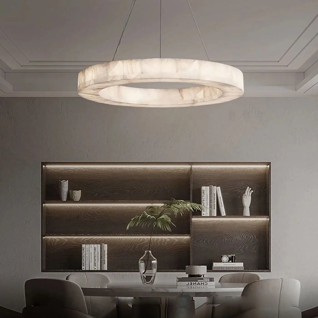 Suspension luminaire sylia avec finition marbrée blanche lisse et veines subtiles ampoules sont-elles incluses