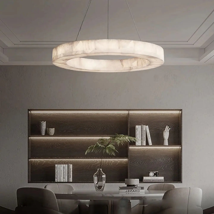 Suspension luminaire sylia avec finition marbrée blanche lisse et veines subtiles ampoules sont-elles incluses