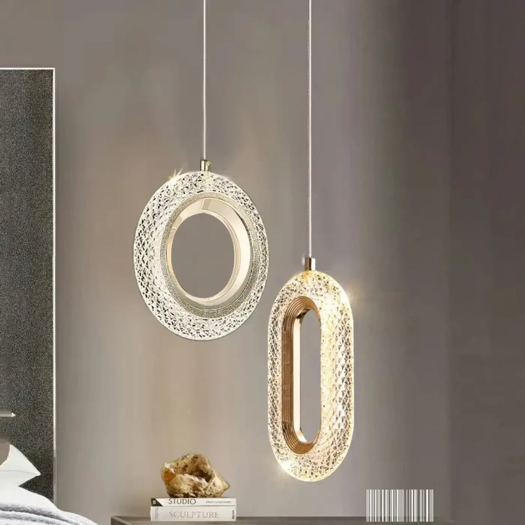 Suspension luminaire LED doré disponible en ovale ou rond

