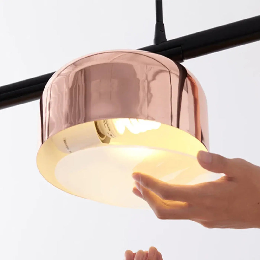 Suspension luminaire linéaire moderne à quatre abat-jours cuivrés


