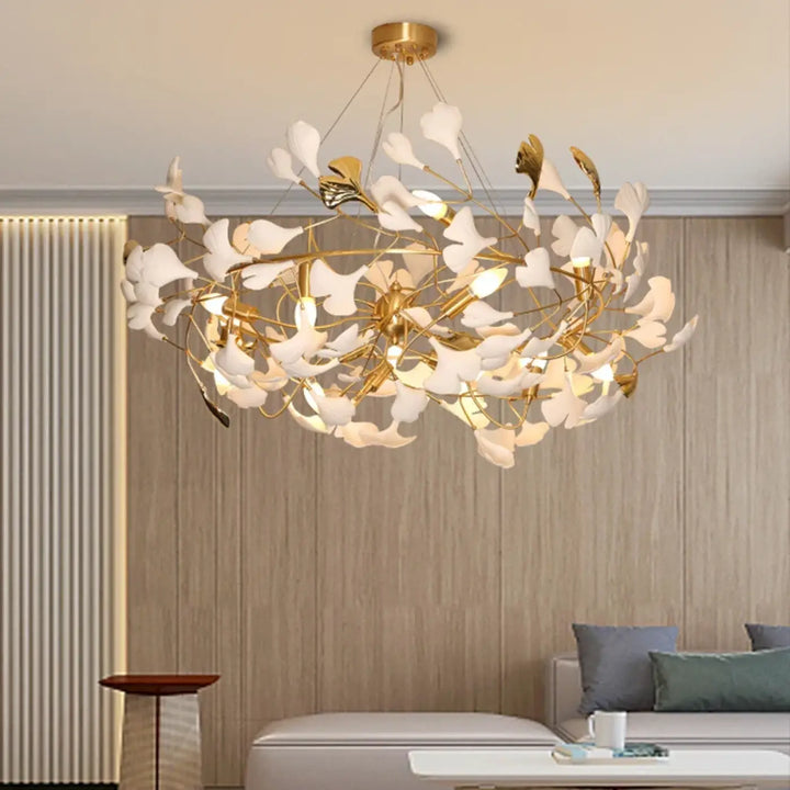 Suspension Luxe Feuillage Doré et Blanc Design Sculptural


