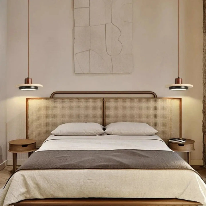 Suspension luminaire en marbre et bois naturel au design épuré