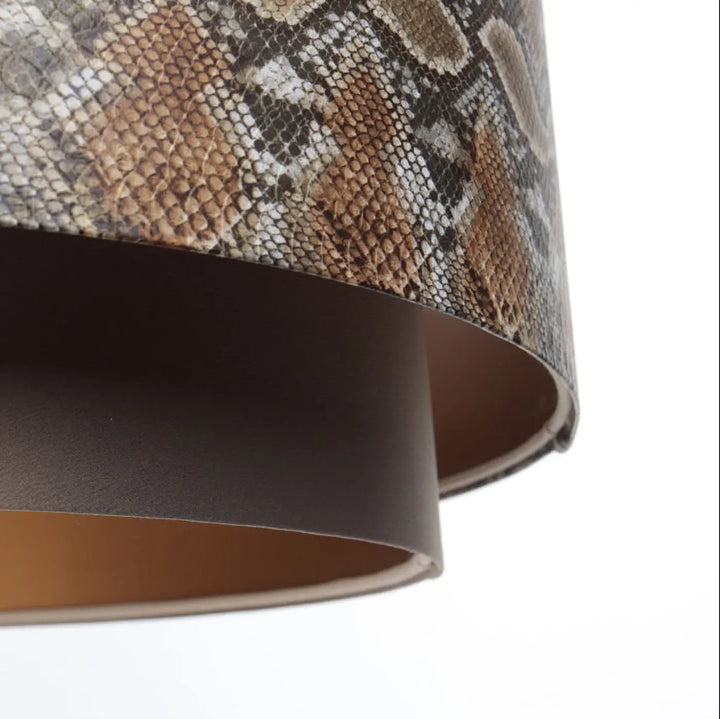 Suspension luminaire doblo marron avec abat-jour cylindrique texturé effet peau de serpent marron et gris