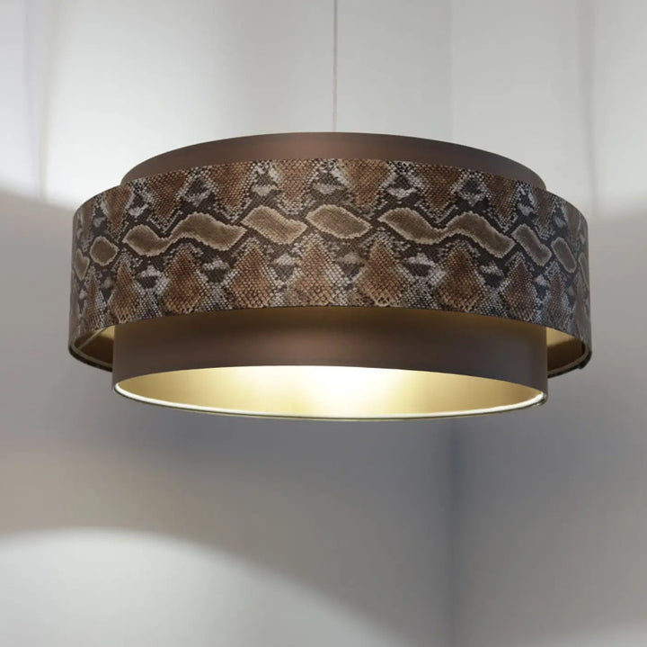 Suspension luminaire doblo marron avec abat-jour en tissu effet peau de serpent et cadre métallique cuivré intérieur doré