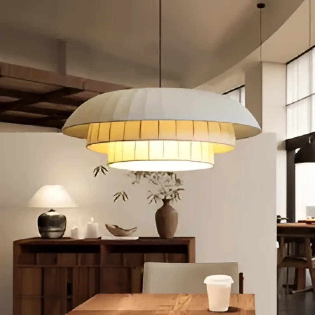 Suspension luminaire blanche à couches avec une lueur chaude pour décoration intérieure moderne