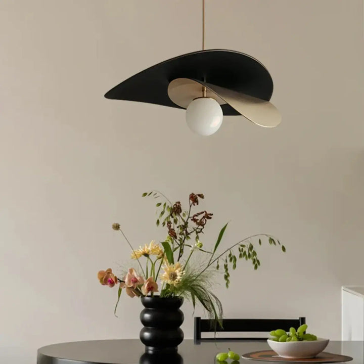 Suspension luminaire métal noir avec lumière blanche moderne