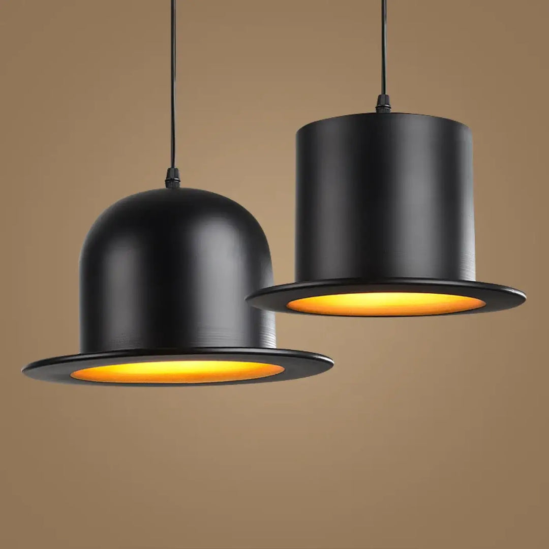Suspension luminaire métal noir avec réflecteur doré chaleureux
