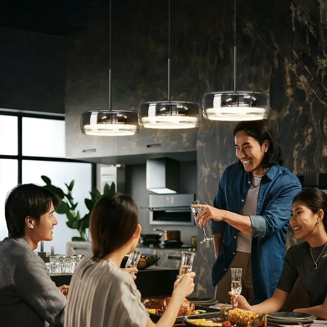 Suspension luminaire simpa avec cadres chrome élégants et abat-jour en verre dépoli minimaliste moderne