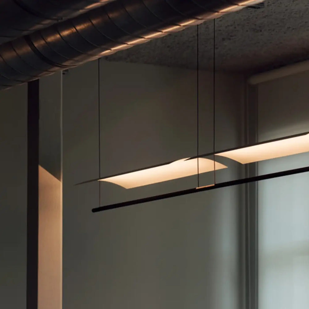 Suspension luminaire moderne en métal noir avec éclairage led diffus chaleureux pour salle à manger