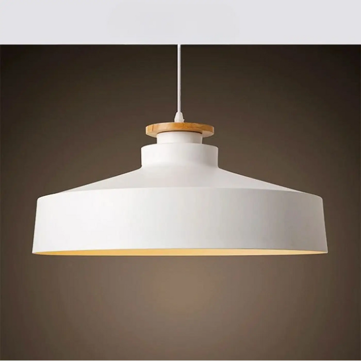 Suspension luminaire phos blanc avec accent en bois clair et lumière chaude pour un style minimaliste