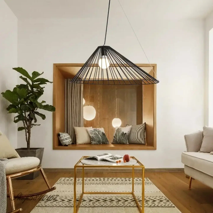 Suspension luminaire tigoan en fil métallique noir conique avec ampoule centrale pour éclairage intérieur design