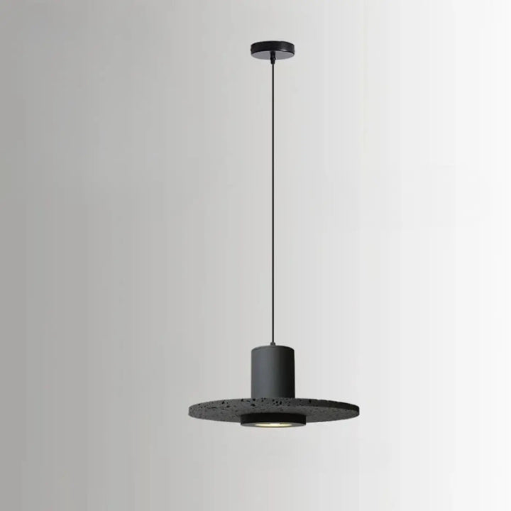 Suspension luminaire danys noire moderne avec abat-jour cylindrique et base circulaire texturée pour salle à manger pierre trou noir