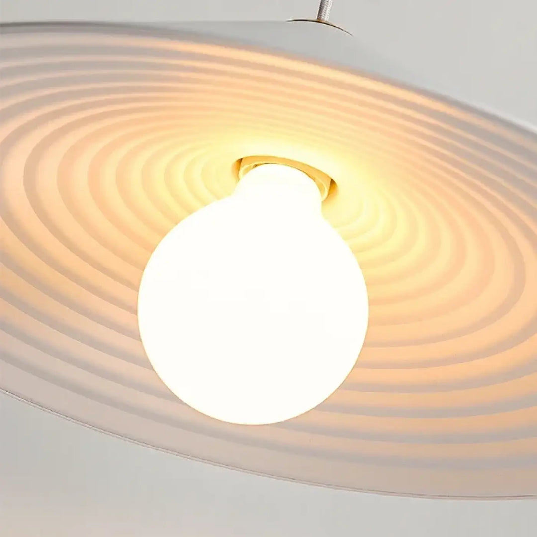 La suspension luminaire moderne avec abat-jour conique élégante