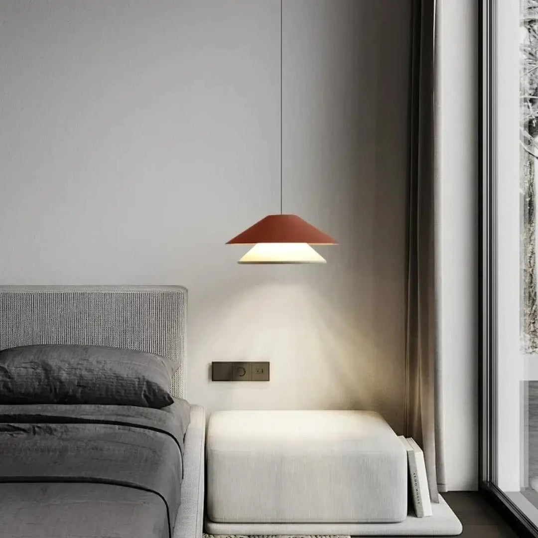 Suspension luminaire moderne avec abat-jour conique terracotta et lumière chaude pour intérieur contemporain