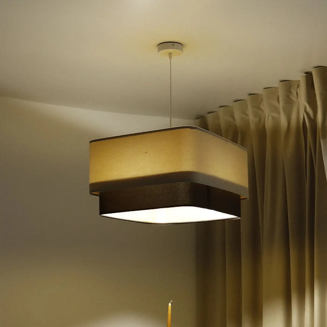 Suspension luminaire moderne kwadro duo beige avec abat-jour en tissu beige chaud et bord en bois marron