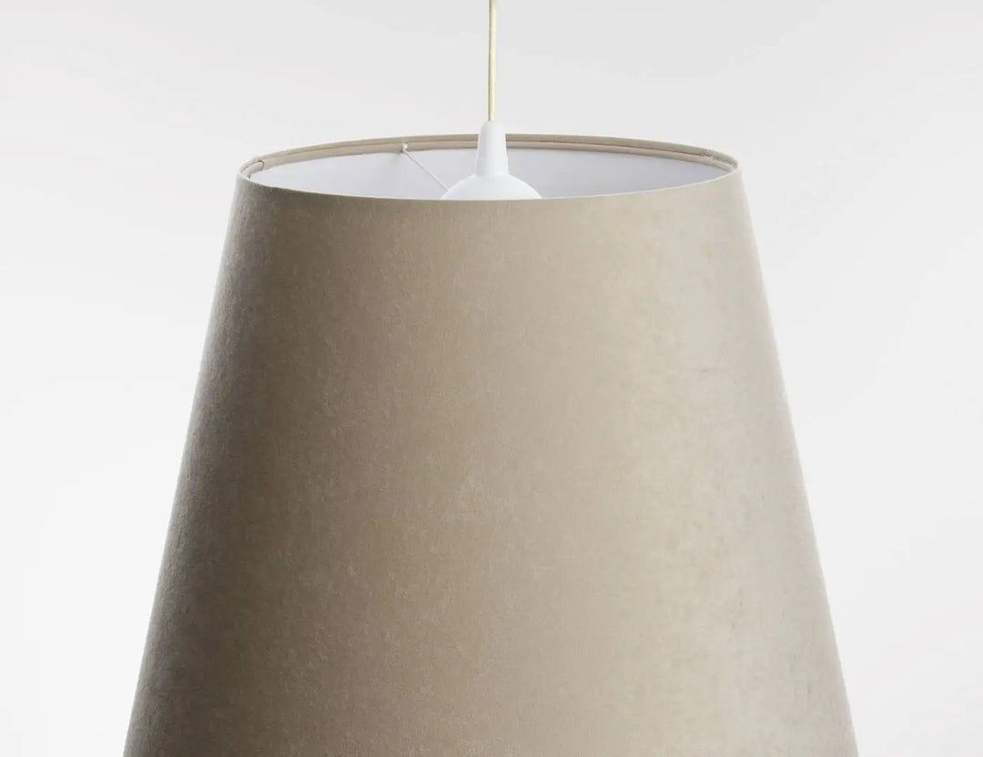 Suspension luminaire moderne doblo avec abat-jour beige mat en tissu et fixation blanche suspendue