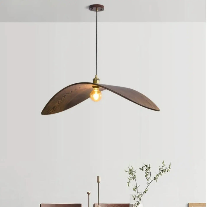 Suspension luminaire moderne en bois forme aile élégante