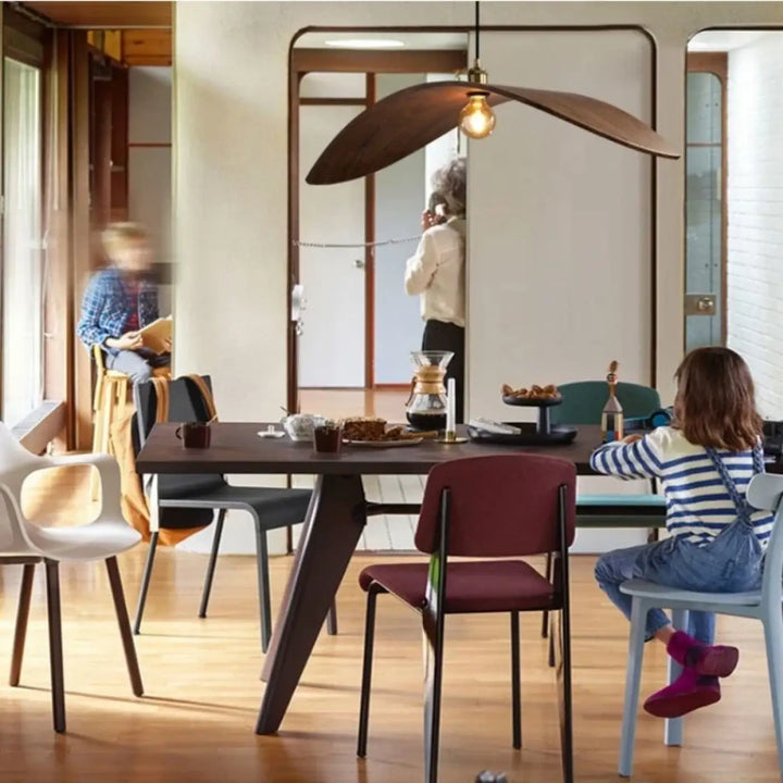 Suspension luminaire moderne en bois forme aile élégante