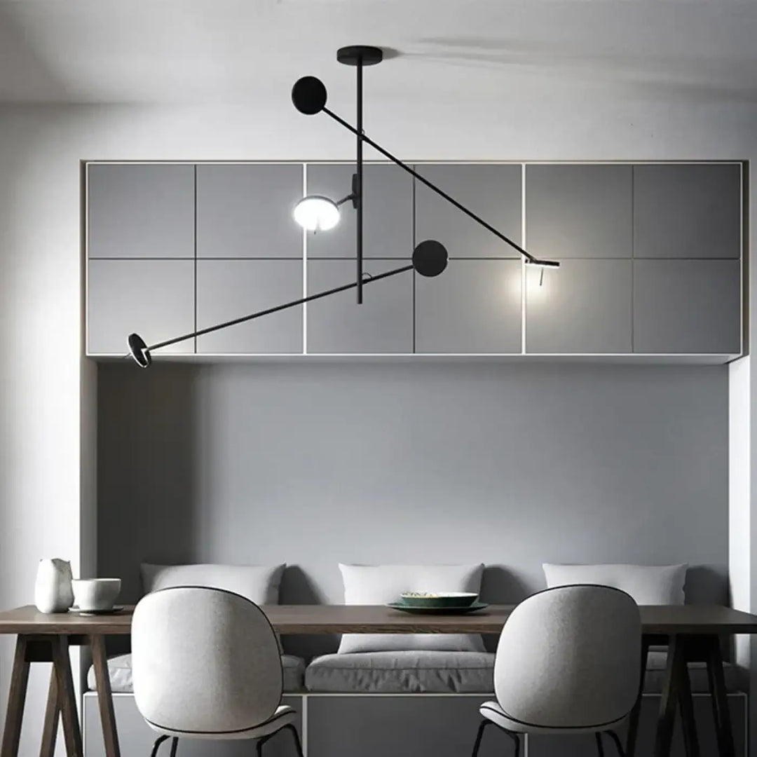 Suspension luminaire krosso minimaliste noir avec bras ajustables et accents sphériques en métal