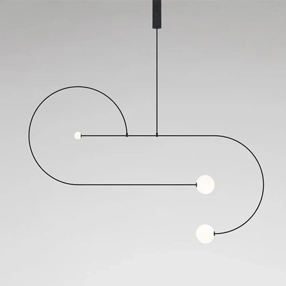 Suspension luminaire alina en métal noir minimaliste avec trois sphères en verre dépoli pour décoration intérieure moderne