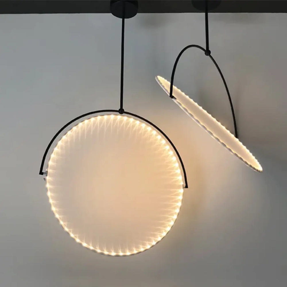 Suspension luminaire moderne design sculptural cercle noir

