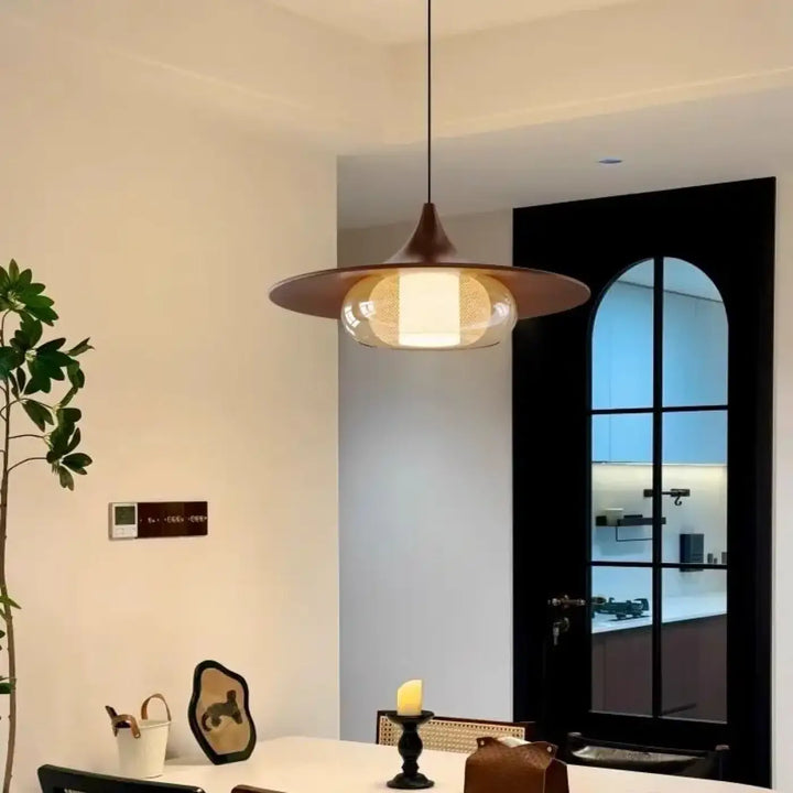 Suspension luminaire aurea avec abat-jour en métal effet cuivre mat et globe en verre clair gravé contemporain