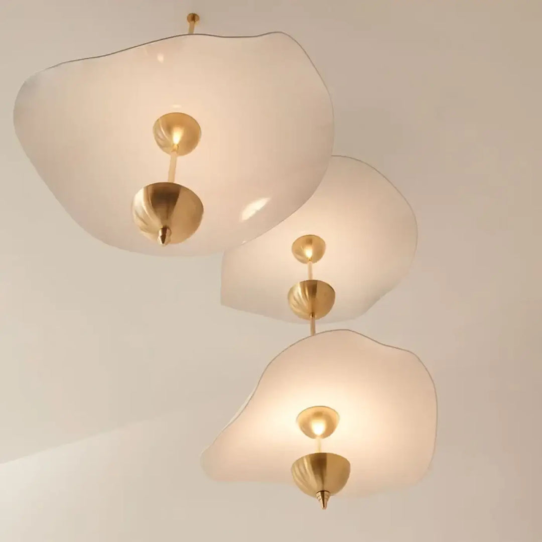 Suspension luminaire moderne dorée design aérien élégant